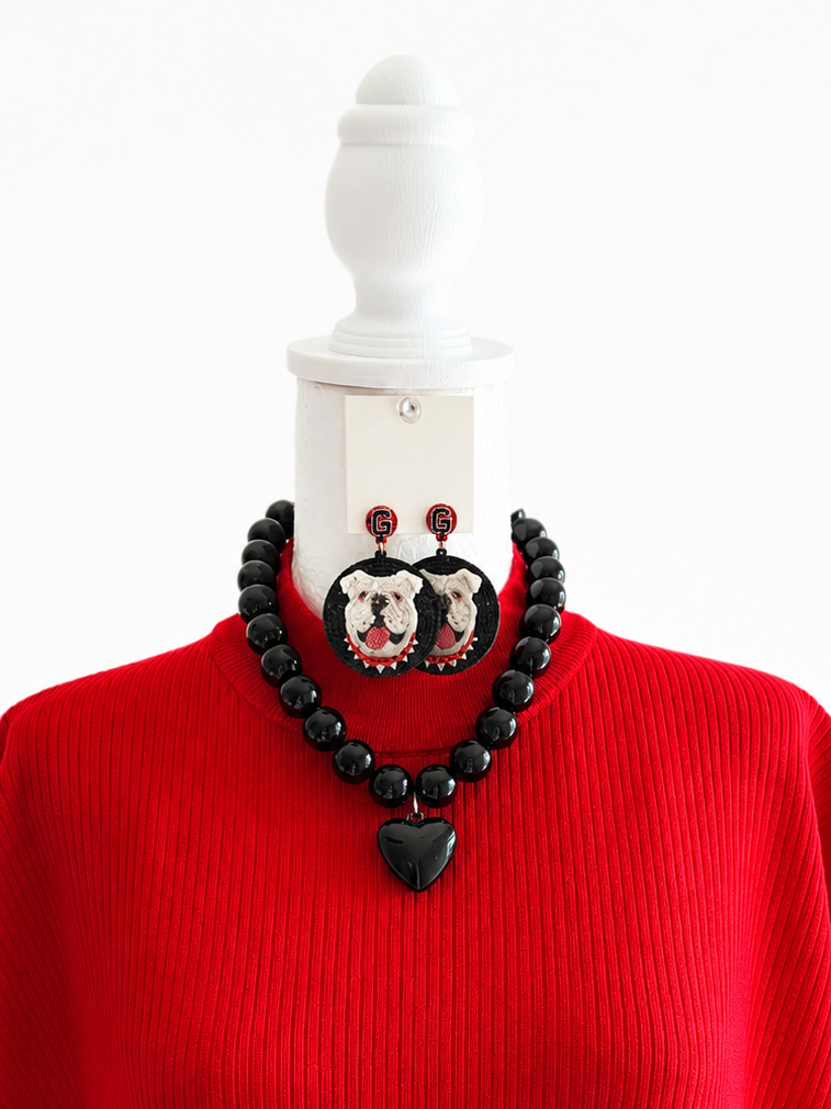 Black chunky necklace with heart